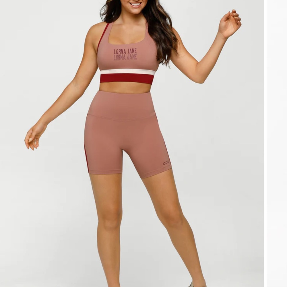 Lorna Jane No ride Colour Block bike shorts with matching Bra